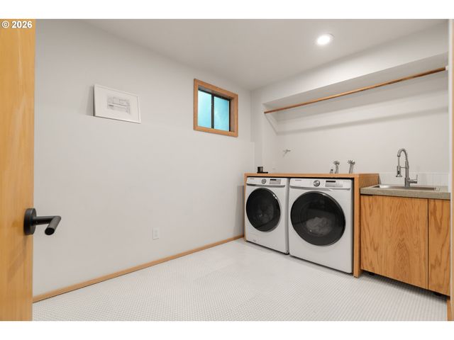 4202 Sw MELVILLE Ave, Portland, OR 97239
