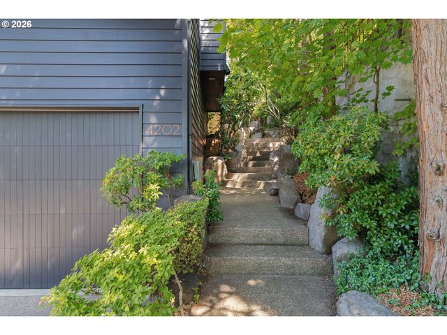 4202 Sw MELVILLE Ave, Portland, OR 97239