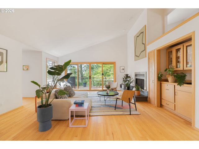 4202 Sw MELVILLE Ave, Portland, OR 97239