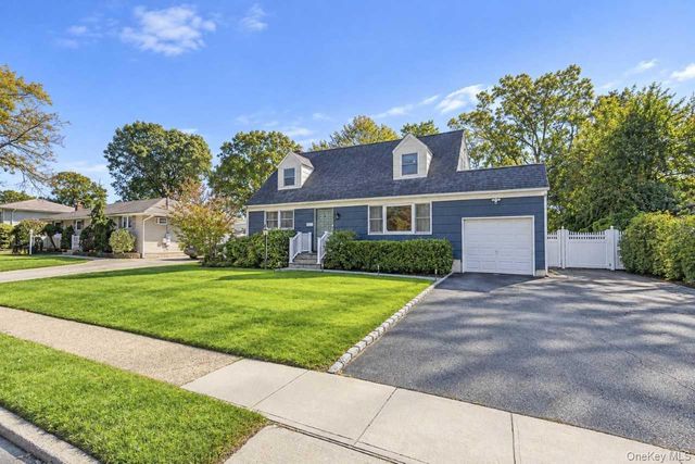48 Prairie Drive, North Babylon, NY 11703