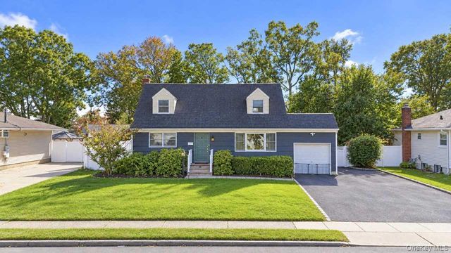 48 Prairie Drive, North Babylon, NY 11703