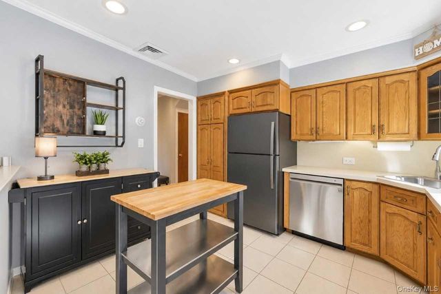 48 Prairie Drive, North Babylon, NY 11703