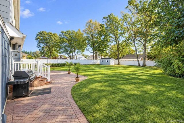 48 Prairie Drive, North Babylon, NY 11703