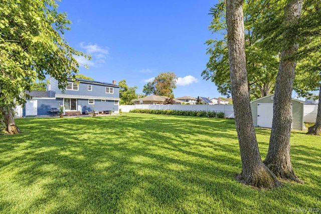 48 Prairie Drive, North Babylon, NY 11703