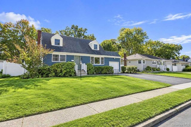 48 Prairie Drive, North Babylon, NY 11703