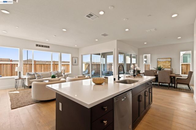 17693 Bushwick Lane, Lathrop, CA 95330