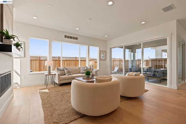 17693 Bushwick Lane, Lathrop, CA 95330