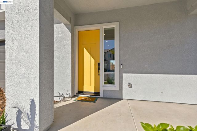 17693 Bushwick Lane, Lathrop, CA 95330