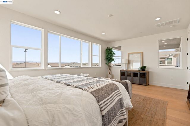 17693 Bushwick Lane, Lathrop, CA 95330