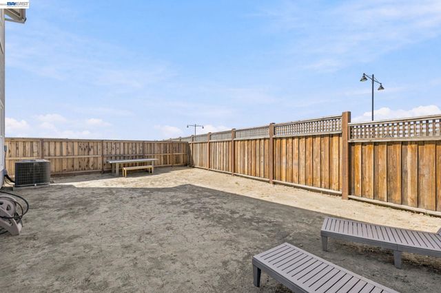 17693 Bushwick Lane, Lathrop, CA 95330