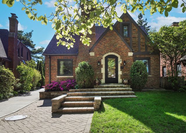 5941 N Knox Avenue, Chicago, IL 60646