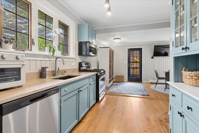 5941 N Knox Avenue, Chicago, IL 60646