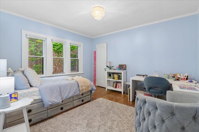 5941 N Knox Avenue, Chicago, IL 60646