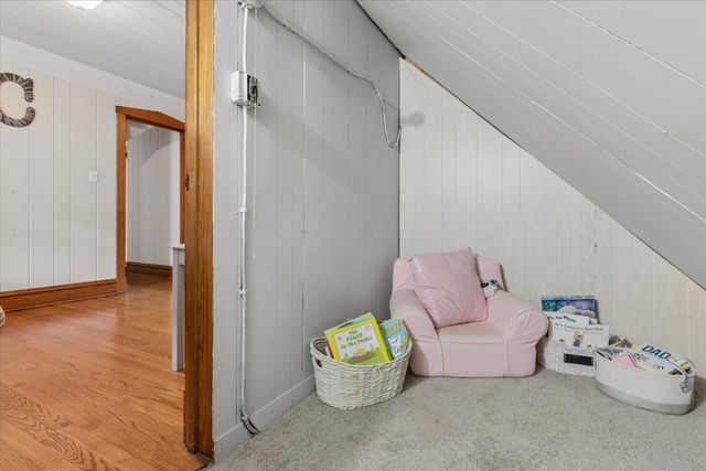 5941 N Knox Avenue, Chicago, IL 60646