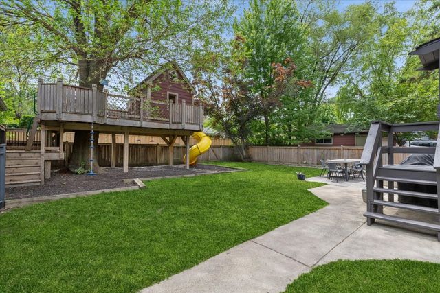 5941 N Knox Avenue, Chicago, IL 60646