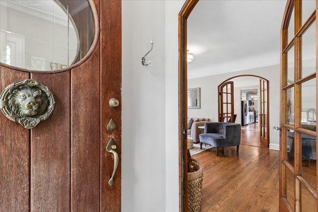 5941 N Knox Avenue, Chicago, IL 60646
