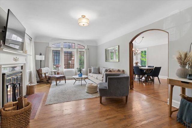 5941 N Knox Avenue, Chicago, IL 60646