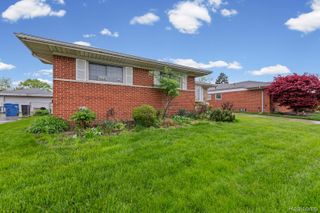 13030 Stamford Avenue, Warren, MI 48089