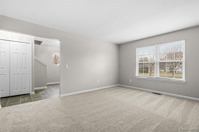 990 Waters Edge Lane, Fenton, MI 48430