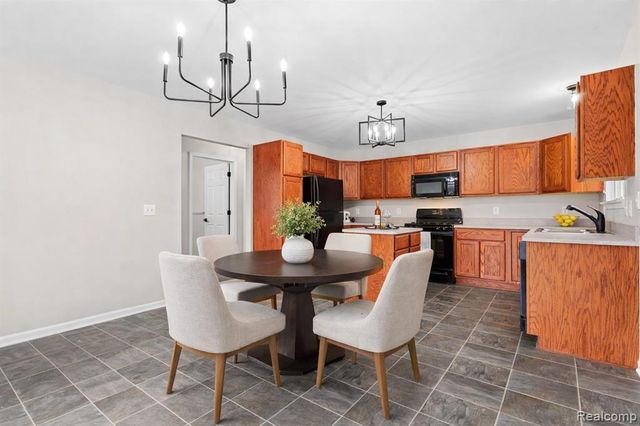 990 Waters Edge Lane, Fenton, MI 48430