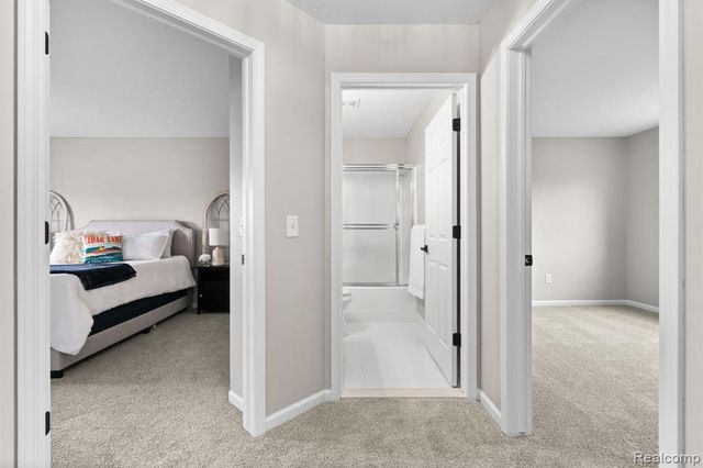 990 Waters Edge Lane, Fenton, MI 48430