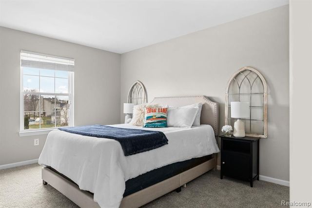 990 Waters Edge Lane, Fenton, MI 48430