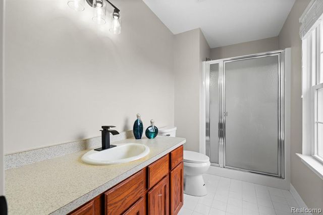 990 Waters Edge Lane, Fenton, MI 48430