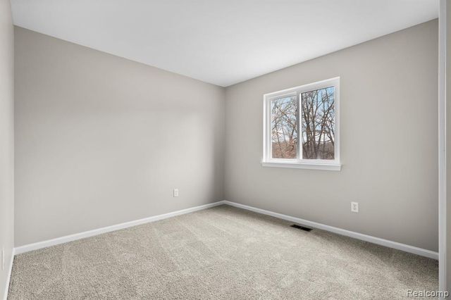 990 Waters Edge Lane, Fenton, MI 48430