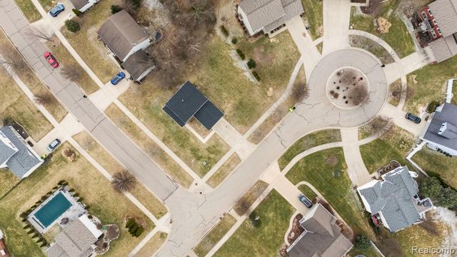 990 Waters Edge Lane, Fenton, MI 48430