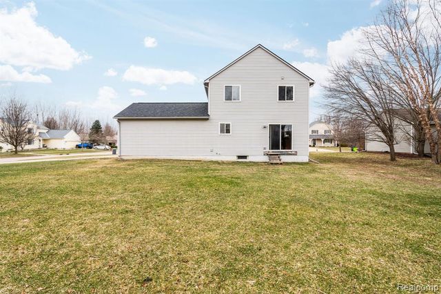 990 Waters Edge Lane, Fenton, MI 48430