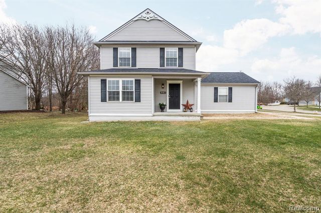 990 Waters Edge Lane, Fenton, MI 48430