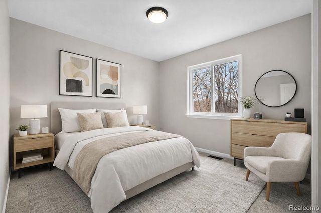 990 Waters Edge Lane, Fenton, MI 48430