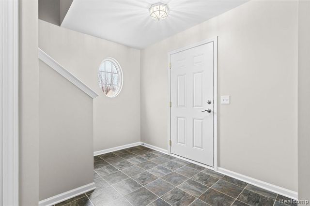 990 Waters Edge Lane, Fenton, MI 48430