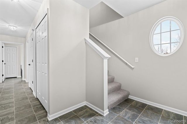 990 Waters Edge Lane, Fenton, MI 48430