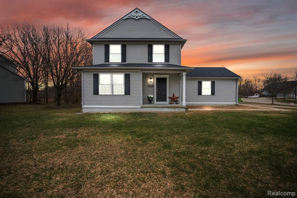 990 Waters Edge Lane, Fenton, MI 48430