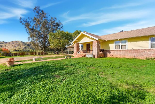 37801 Road 200, Woodlake, CA 93286