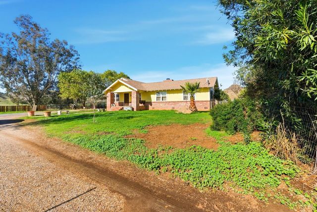 37801 Road 200, Woodlake, CA 93286