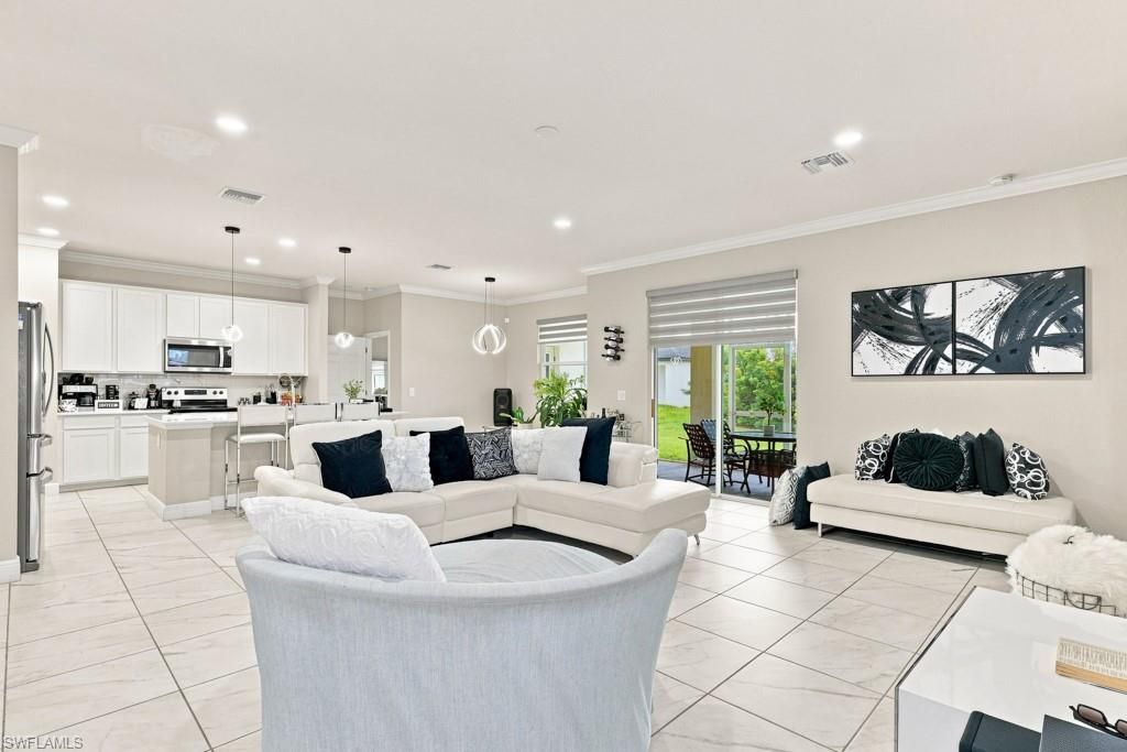 Image 18 of property listing at 1029 NW 34th AVE, Cape Coral, FL 33993