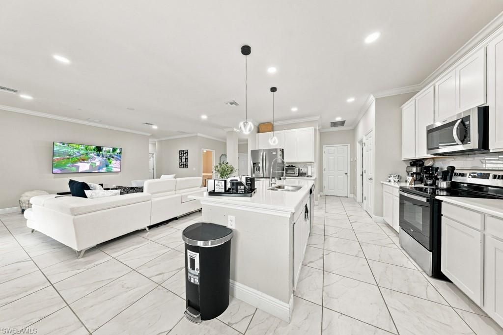 Image 20 of property listing at 1029 NW 34th AVE, Cape Coral, FL 33993