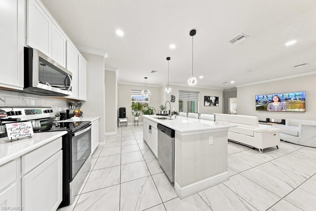 Image 21 of property listing at 1029 NW 34th AVE, Cape Coral, FL 33993
