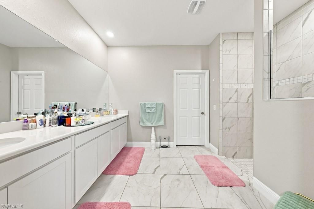 Image 32 of property listing at 1029 NW 34th AVE, Cape Coral, FL 33993