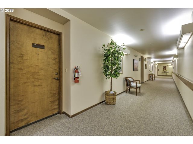 13775 Sw SCHOLLS FERRY Rd 106, Beaverton, OR 97008