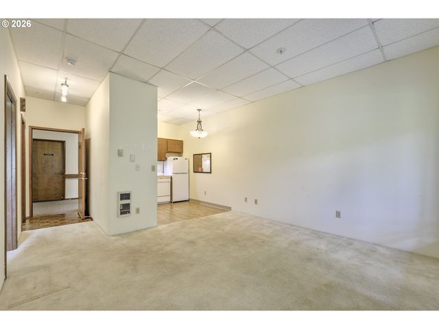 13775 Sw SCHOLLS FERRY Rd 106, Beaverton, OR 97008