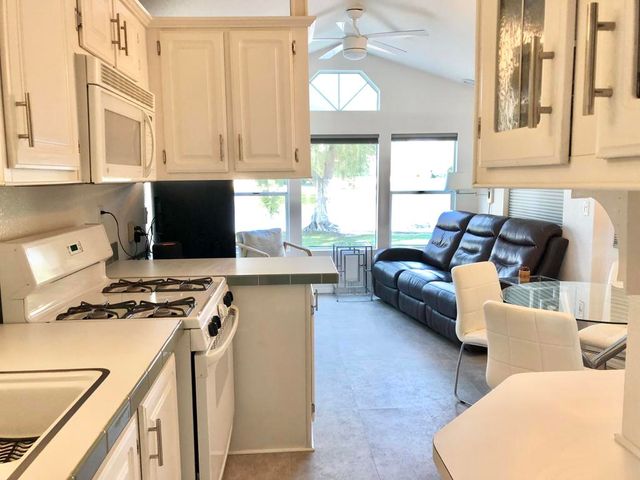 74711 Dillon Rd Spc 21, Desert Hot Springs, CA 92241