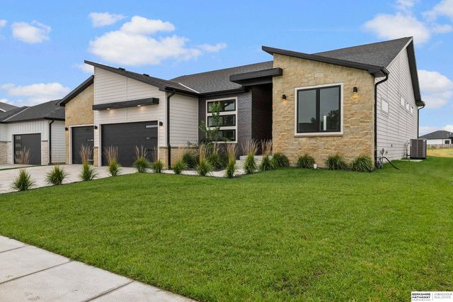 3520 Tree Line Drive, Lincoln, NE 68516