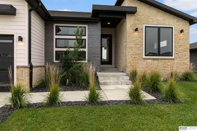 3520 Tree Line Drive, Lincoln, NE 68516