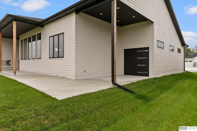 3520 Tree Line Drive, Lincoln, NE 68516