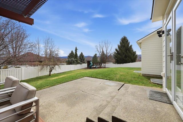 17405 E Morningside Ln, Greenacres, WA 99016