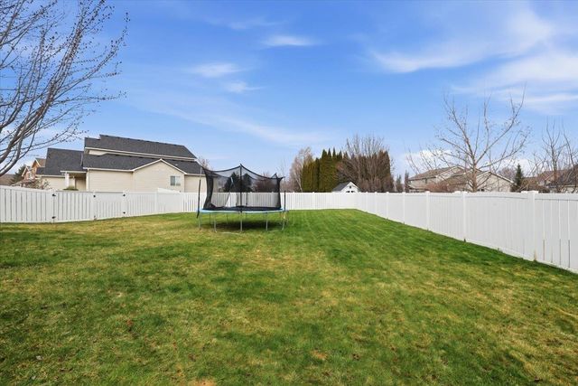 17405 E Morningside Ln, Greenacres, WA 99016