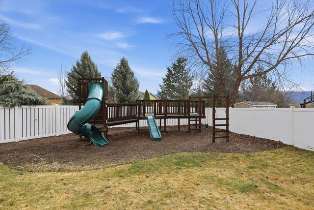 17405 E Morningside Ln, Greenacres, WA 99016